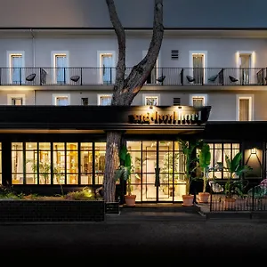 *** Hotel Vagabond Italy